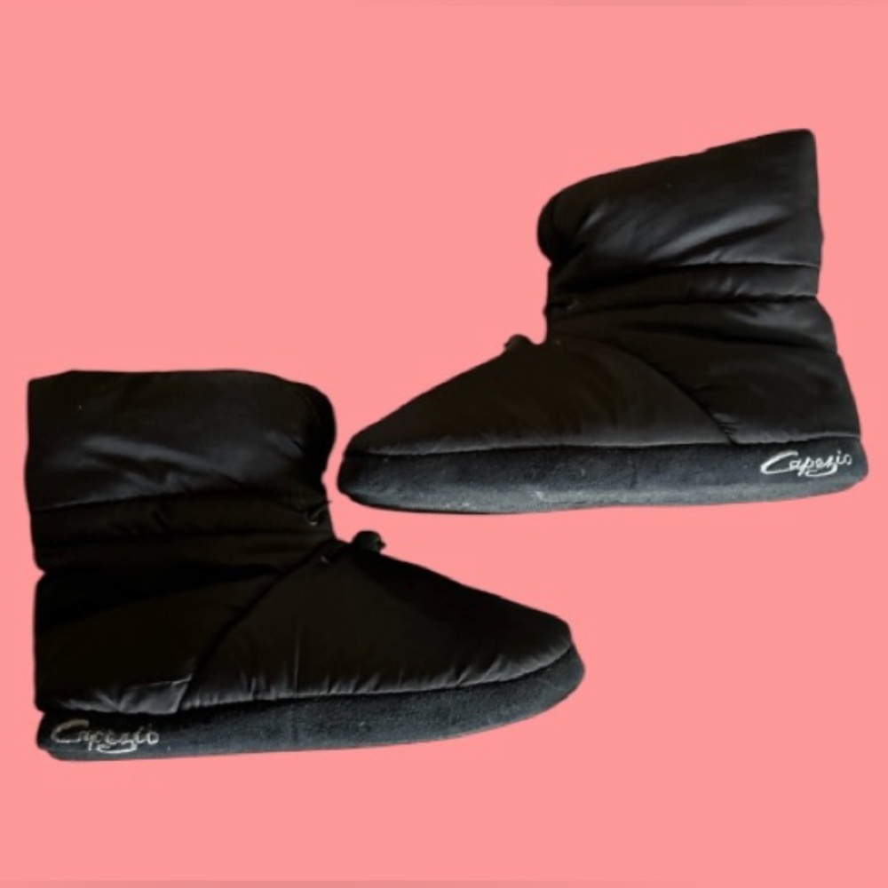 ✔️CAPEZIO BLACK WARM UP/SPORT BOOTIES! PERFECT BEFORE & AFTER WORKOUT! UNISEX!
